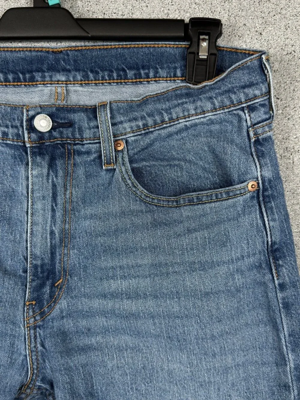 Levi's 502 Taper Men's Jeans 33x30 Blue Medium Wash Work Casual Tapered Denim
